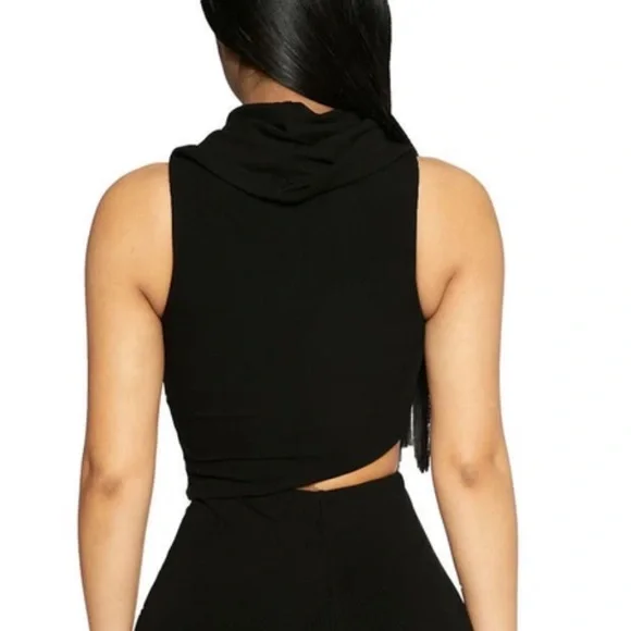 Naked wardrobe sleeveless Turtleneck Top 🖤 - Picture 3 of 8